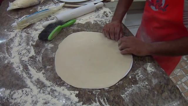 Borda recheada decorada 1 da Nova Pizza Club смотреть онлайн