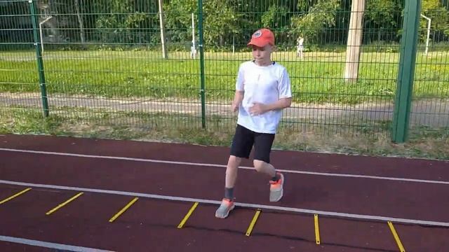 Фехтование. Тренировка ног на улице. Координационная лестница, скакалка, детская крутилка.