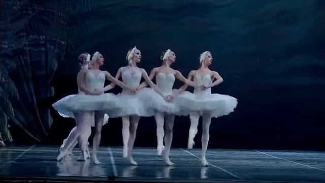 "Лебединое озеро Танец маленьких лебедей" смотреть онлайн
