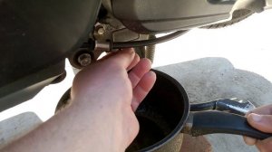 Замена моторного масла, на Honda Tact AF-75 2015 года. OIL 650 мл