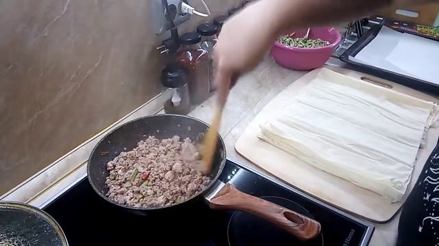 Улитки из теста фило с мясом и овощами, сыром и зеленью)) Очень вкусные улитки)) смотреть онлайн