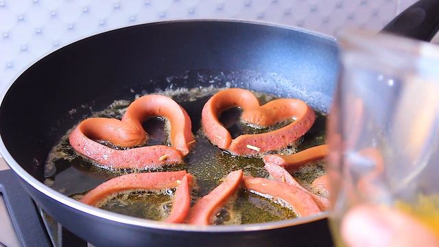 Delicious breakfast with sausage and eggs -Taste Cooking #7 смотреть онлайн