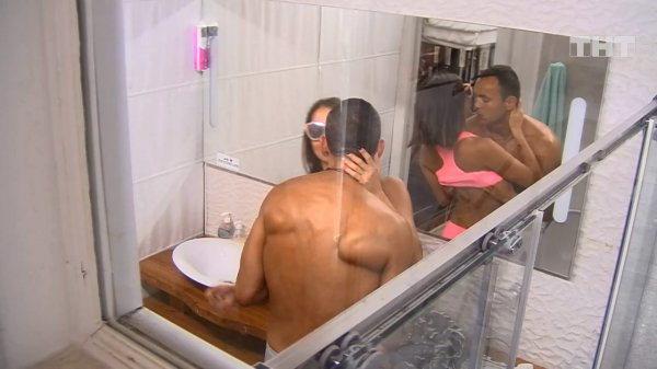 Дом-2: Гобозов и Жарикова уединились в ванной