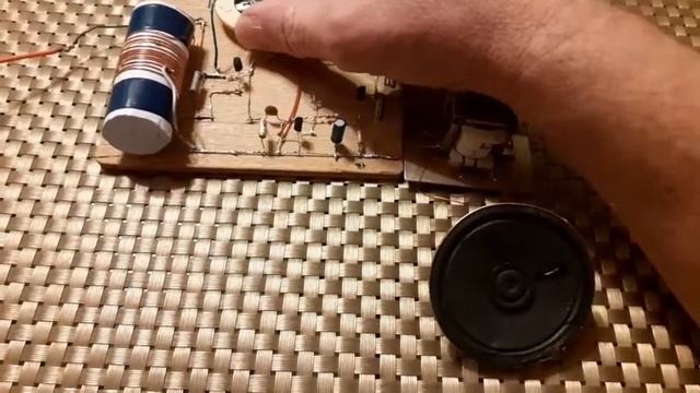 Простой регенеративный приемник на 3 транзисторах. смотреть онлайн