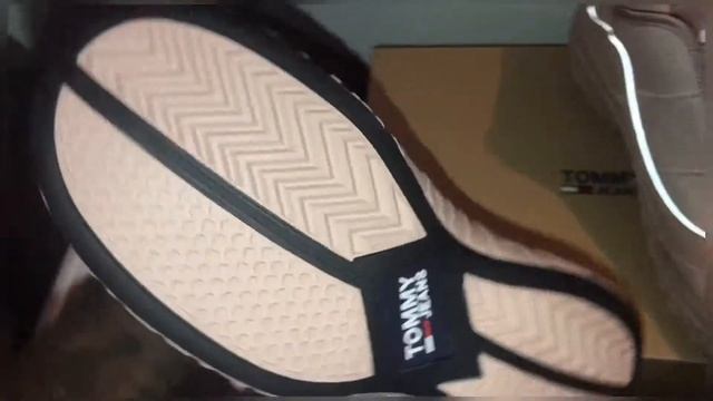 TOMMY JEANS RETRO SNEAKER смотреть онлайн