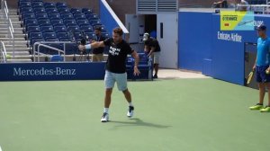 29. Теннис Одноручный бекхенд, удар слева в большом теннисе