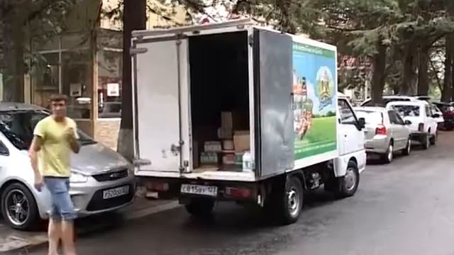 В Сочи разгрузка грузовых машин приводит к заторам Новости Сочи Эфкате смотреть онлайн