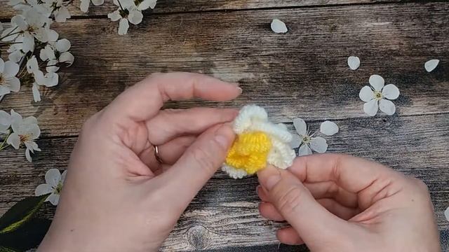 Резинки для волос с цветком из шерстяной пряжи ? ЦВЕТЫ НА РЕЗИНКЕ БЕЗ КРЮЧКА смотреть онлайн