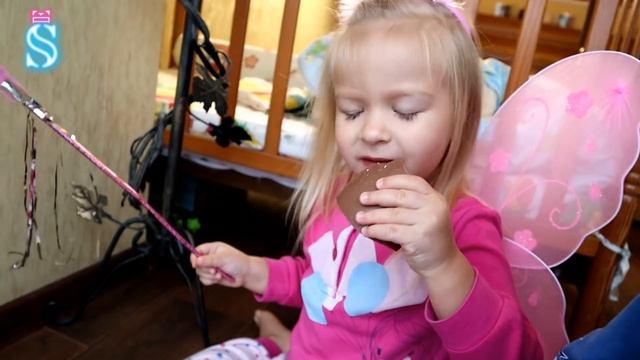 Святой Николай ПРЕВРАТИЛ Эмму в ФЕЮ БАБОЧКУ ?! Тима и Эмма открывают ПОДАРКИ!