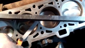 Проверка плоскости блока после перегрева двигателя .