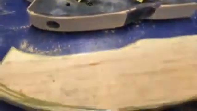 Gene Simmons DIY axe bass part 2 смотреть онлайн