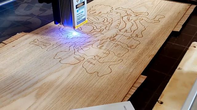 Динозавр трицератопс на дереве в программе LaserGRBL CNC6550 30W смотреть онлайн