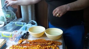 Как правильно проверить отличить янтарные бусы янтарь или подделка?