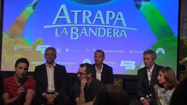 Rueda de prensa de "Atrapa la Bandera" con Dani Rovira,Michelle Jenner y el director Enrique Gato смотреть онлайн