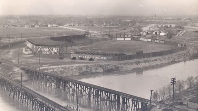 The Baseball Game Between the KKK and a Negro League Team смотреть онлайн