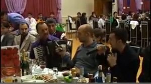 Цыгани, отец с сыном поют