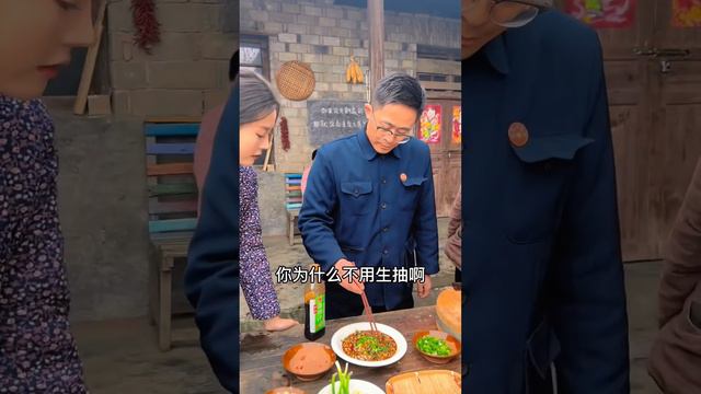 美女带着两条带鱼闯进来，小伙给她们做个红烧带鱼，味道鲜美吃嗨了！【知青伙食团】 смотреть онлайн