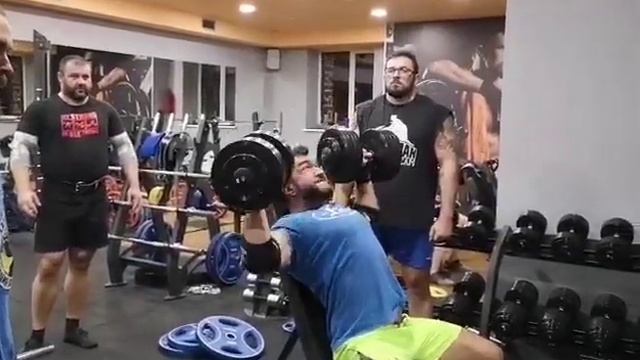 Жим гантелей сидя, 45 кг х 10 раз смотреть онлайн