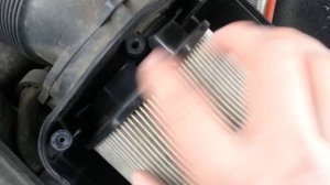 Замена воздушного фильтра Skoda Yeti 1.2 TSI (CBZB)