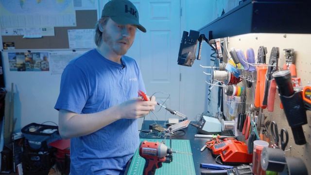 BUILDING A SIMPLE, INEXPENSIVE 2 METER DIPOLE ANTENNA! #hamradio смотреть онлайн