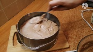 Бисквитный торт с шоколадным муссом и зеркальной глазурью