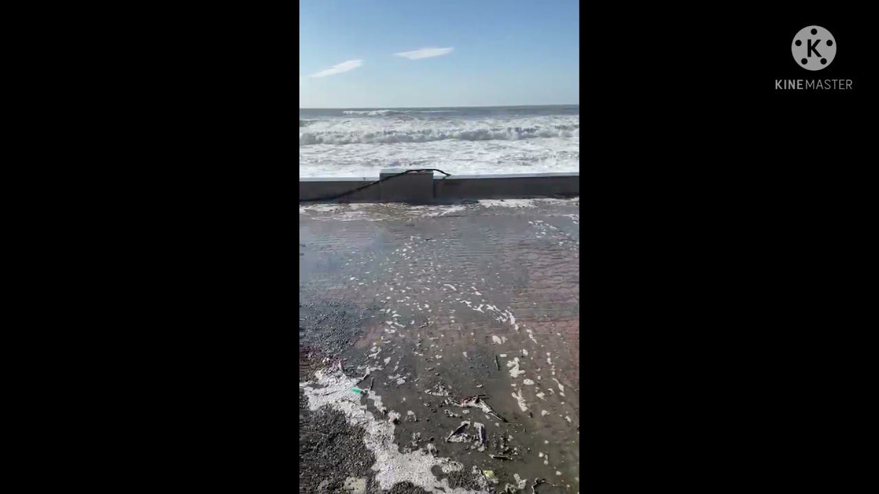 ПОСЛЕДСТВИЯ ВЧЕРАШНЕГО ШТОРМА В СОЧИ.. 1.12.2021 смотреть онлайн