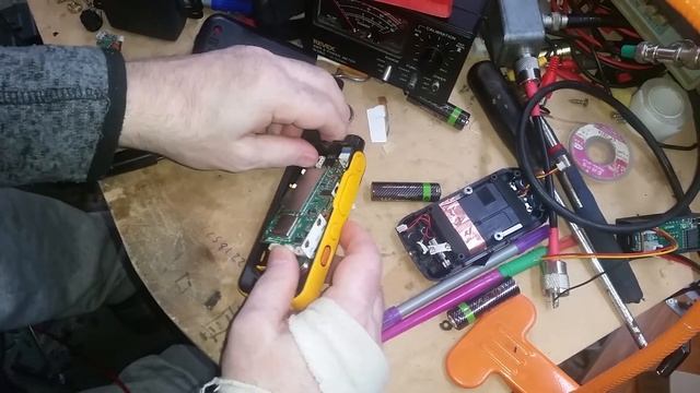 Motorola T82 Extreme part 2 - Volume Fix and Charge Mod. смотреть онлайн
