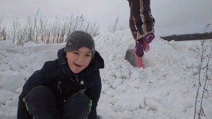Как построить иглу из снега? Построили иглу с младшей сестрой из снега.🌨️
