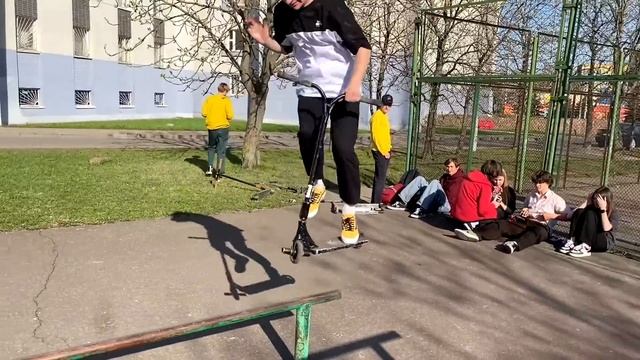 ТЕ САМЫЕ ПАЦАНЫ НА СПОТАХ | АНТОША В МИНСКЕ! смотреть онлайн