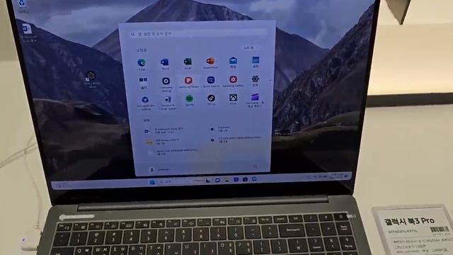 Ước gì Samsung mang máy này về VN: Trackpad, màn hình tuyệt vời, giá hết hồn | Galaxy Book3 смотреть онлайн