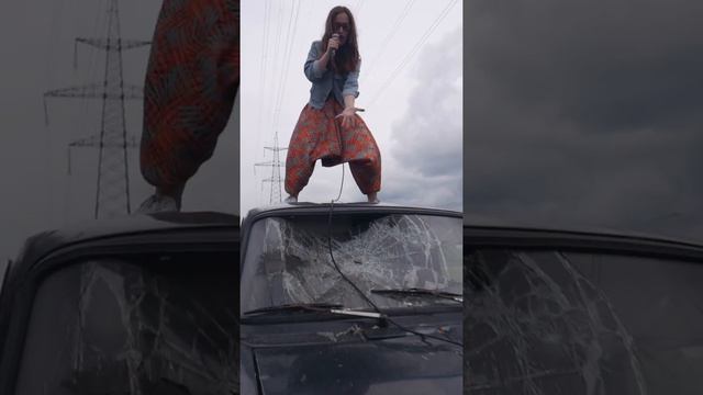 моя сестра заигралась в рок-звезду и разбила мне гитару смотреть онлайн