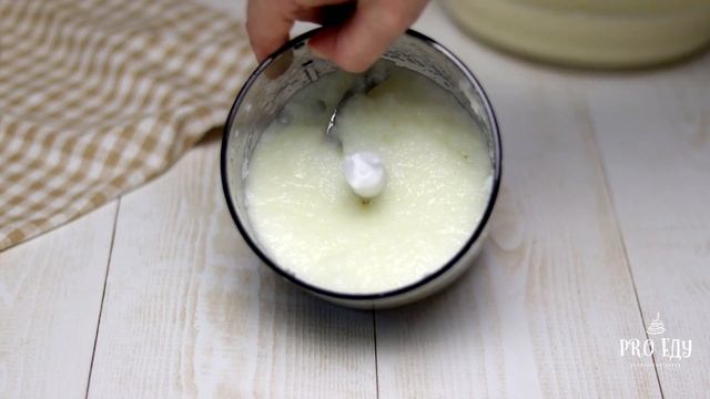 Добавила в тесто лук и залила кипятком. Вкуснее блинов не пробовала! смотреть онлайн
