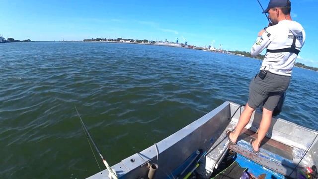 Рыбалка со Снасти Здрасьте Клюнет ли на мармелад? смотреть онлайн