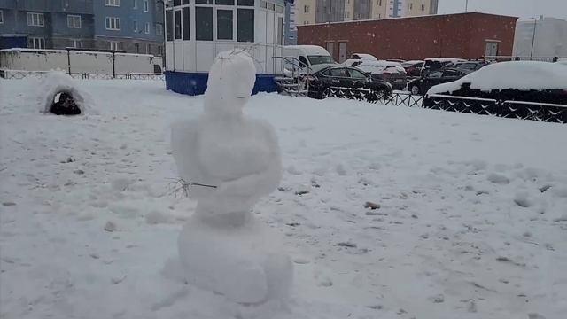 Петербуржцы слепили из снега "датскую" русалочку смотреть онлайн