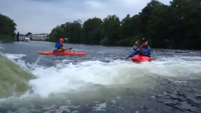 Chertsey Weir Kayak 3 смотреть онлайн