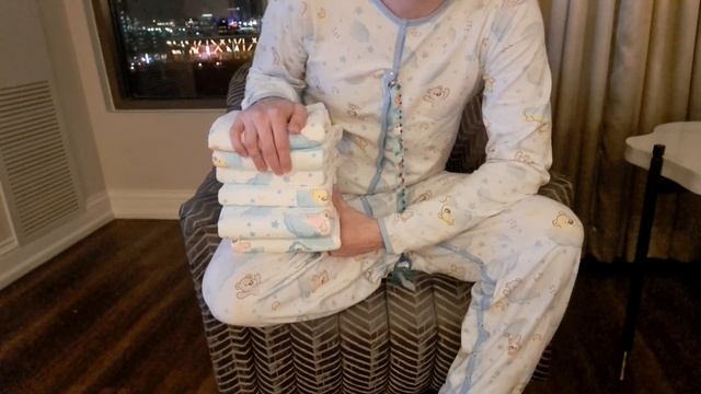 I went back to Changing Times Diaper Company today and bought Bear Hugz diapers and diaper cover! смотреть онлайн