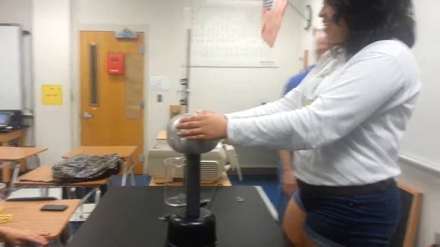 I React to: Vandegraph Generator Part 1 смотреть онлайн