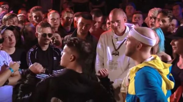 3 раз раунда разностных Майлз против Алфавита