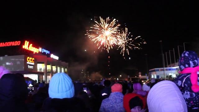 Фейерверк в Оренбурге ,в торгоыом центре-Гулливер... смотреть онлайн