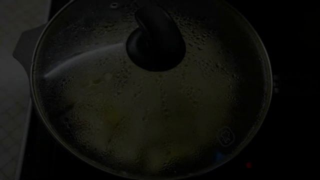 Очень быстрый яблочный пирог за 15 миунт на сковороде! смотреть онлайн