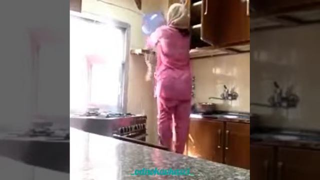 Вот так нужно чистить кухню. смотреть онлайн