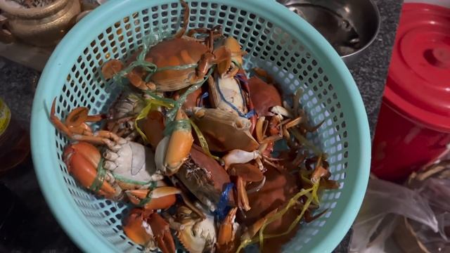 Бабушкины крабы на ужин Камбоджа Азия 2022 Grandma crabs for dinner Cambodia Asia 2022 смотреть онлайн