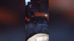 зимний запуск дизельного китайского минитрактора, кентавр т18, запуск в морозы. прогулка в деревне.