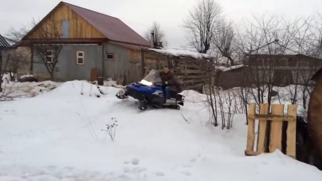 У Славы в гостях, снега мало, гоняем по огороду)) смотреть онлайн