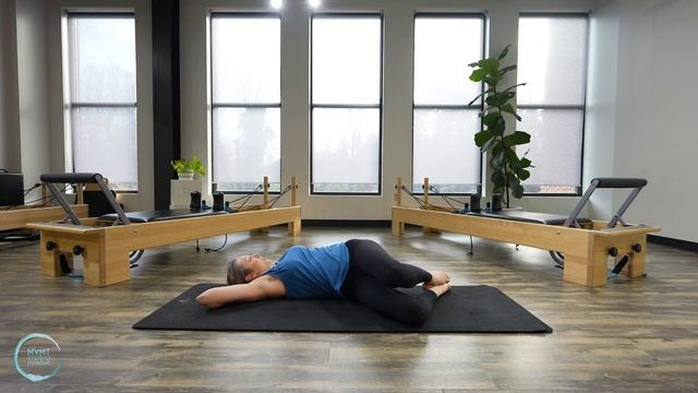 Pilates Stretch and Mobility Workout | "Finding Your Center" 30 Day Series - 10 смотреть онлайн