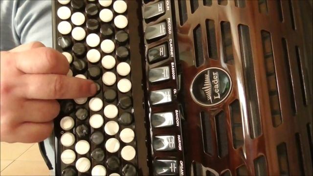 А МЫ И НЕ СКРЫВАЕМ ЧТО ИЗ ДЕРЕВНИ РОДОМ Разбор на баяне (COVER) смотреть онлайн