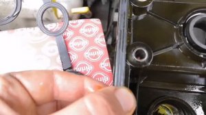 Течет масло из-под клапанной крышки Лачетти. Как устранить; замена прокладки лучший вариант