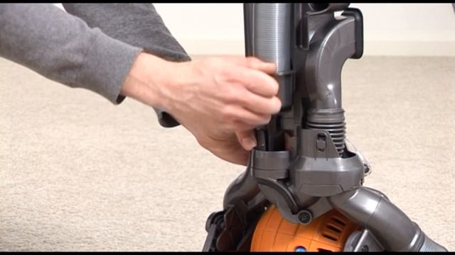 How to release a jammed wand on your Dyson DC25 vacuum смотреть онлайн