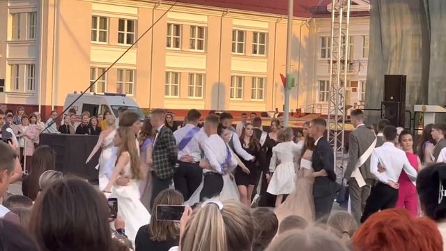 Вальс выпускников 2023/10 июня/Несвиж смотреть онлайн