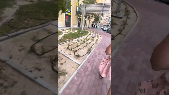 Идём на трамвай после Дубай Марины смотреть онлайн